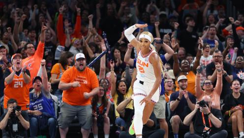 WNBA：Carrington领衔康涅狄格太阳队战胜洛杉矶火花队，在历史性的TD花园比赛中取胜